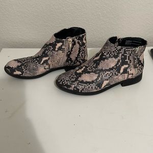 Women’s snake skin shoes